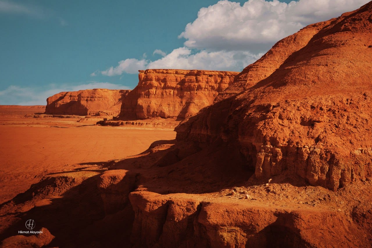 red desert canyon landscape in Iraq