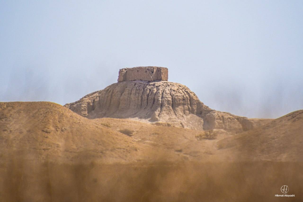 ancient Mesopotamian mound in the Iraqi desert