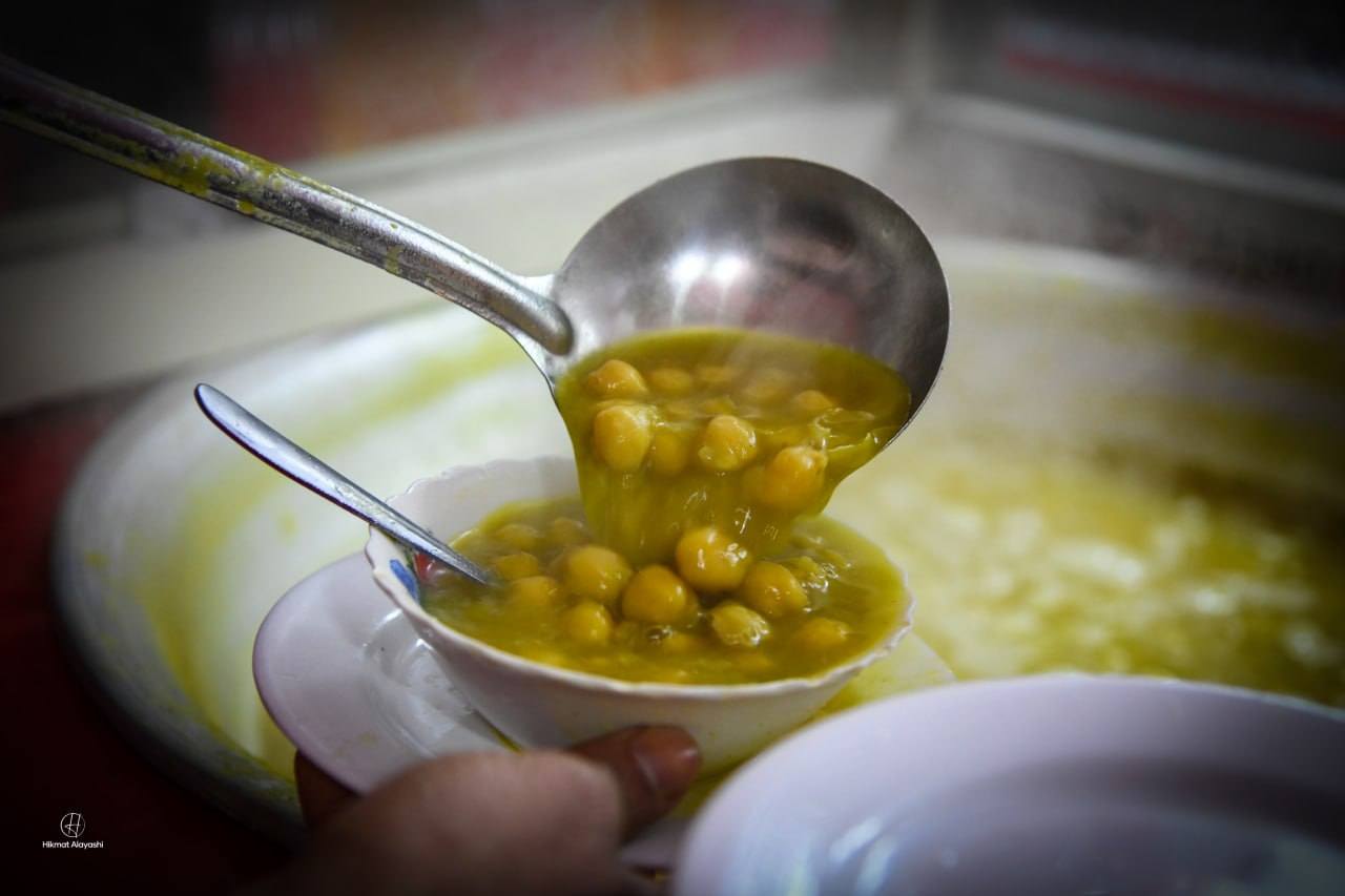 traditional Iraqi chickpea soup served hot